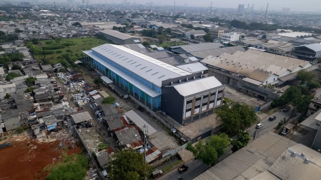 proyek konstruksi gudang kapuk budi steel erection