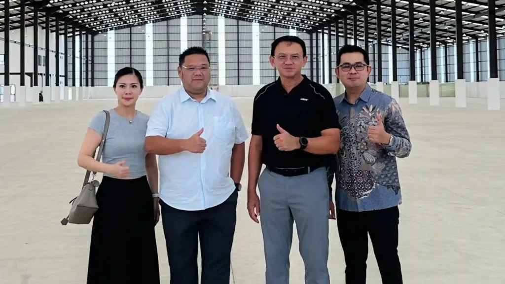 basuki tjahaja purnama bersama bangun gudang dotcom